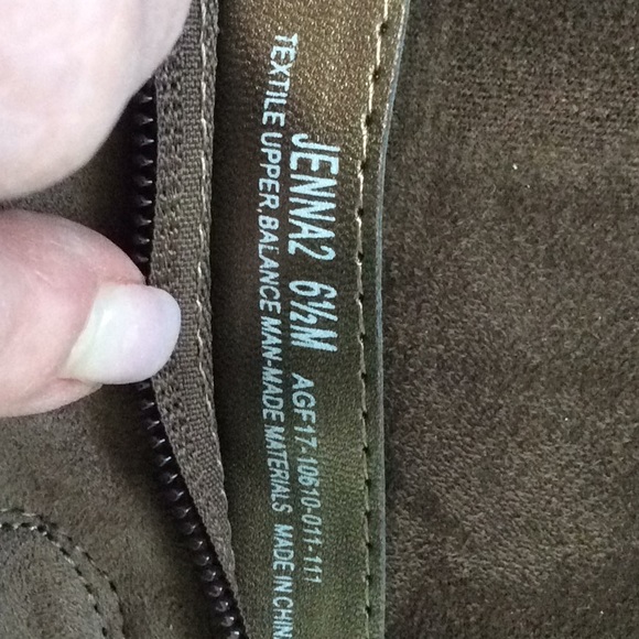 BROWN FAUX SUEDE BOOTS 👢. Size 6.5 with 3” heels - Picture 7 of 7